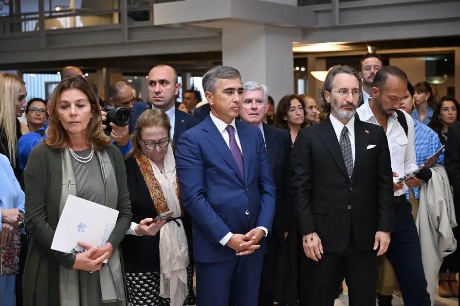 Leyla və Alyona Əliyevalar sərgidə - Fotolar