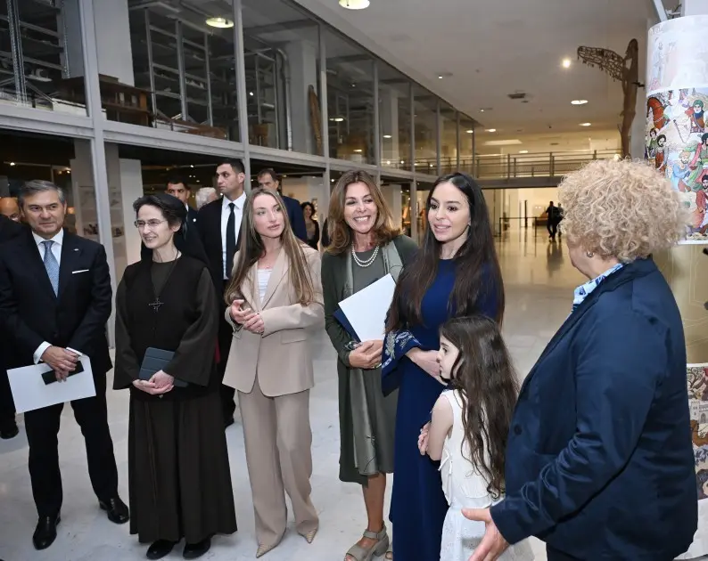 Leyla və Alyona Əliyevalar sərgidə - Fotolar