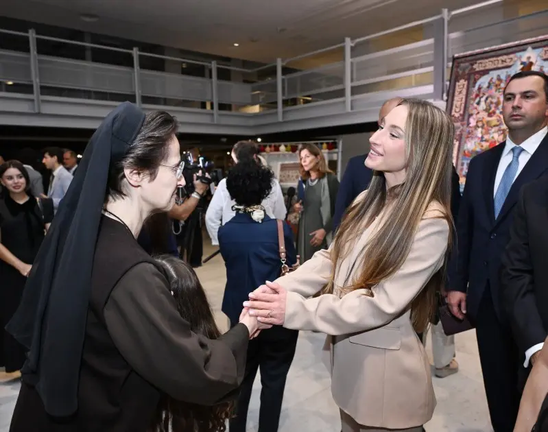 Leyla və Alyona Əliyevalar sərgidə - Fotolar