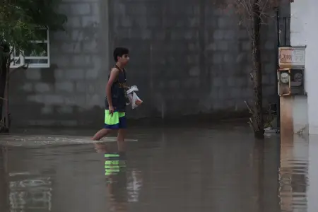 Meksikada "Polo" təşvişi: küçələr su altında qaldı – FOTOLAR