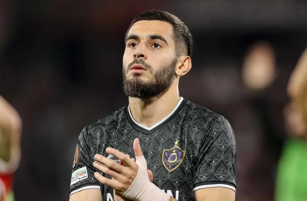 Elvin Cəfərquliyev Kərbəlaya yola düşdü - Foto