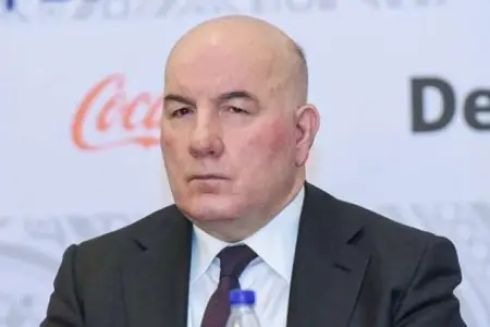 Elman Rüstəmov məşhur şadlıq evini satdı