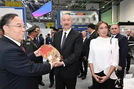 Prezident və xanımı sərgilərlə tanış oldu - YENİLƏNDİ - VİDEO/FOTOLAR