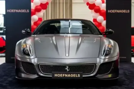 10 yaşlı oğluna 1,6 milyon dollarlıq Ferrari hədiyyə etdi