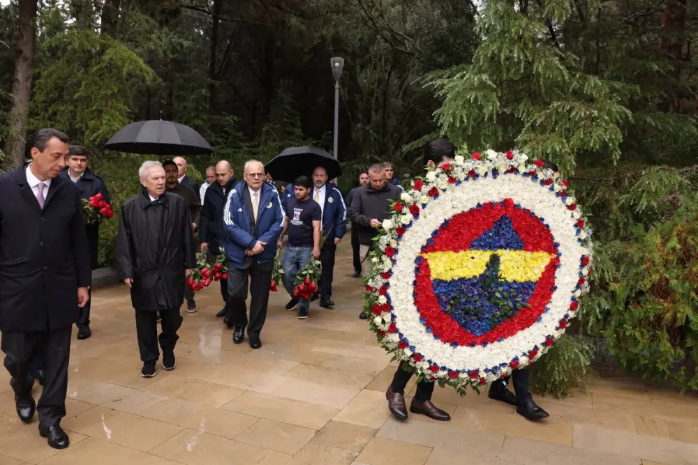 "Fənərbağça"nın nümayəndələri Heydər Əliyevin məzarını və Şəhidlər xiyabanını ziyarət etdilər - FOTOLAR
