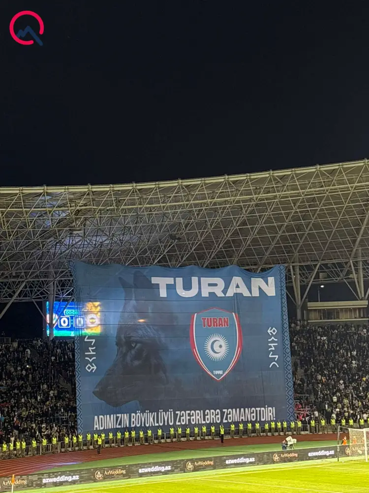 “Turan Tovuz” və “Fənərbaxça” azarkeşlərindən anlamlı pankartlar - Fotolar