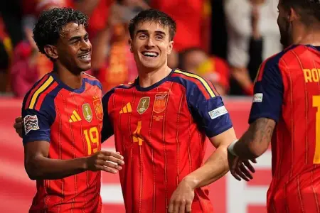 İspaniya millisi Çexiyanı məğlub edərək rekordunu yenilədi
