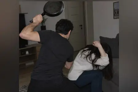 Bakıda kişi arvadını tava ilə döyüb - 20 aylıq həbs edildi