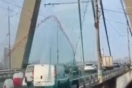 Kiyevdəki körpüləri hücumlardan belə qoruyurlar - Video