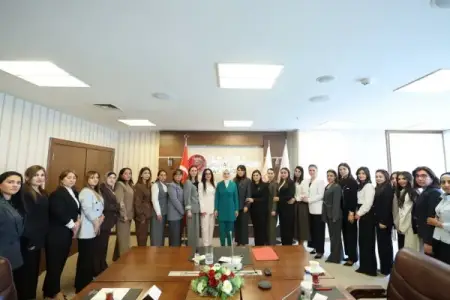 Türkiyəli nazir Azərbaycan şəhidlərinin xanımları ilə görüşdü - FOTO