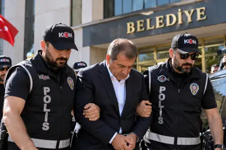 Türkiyədə daha bir bələdiyyədə əməliyyat - Çox sayda saxlanılan var
