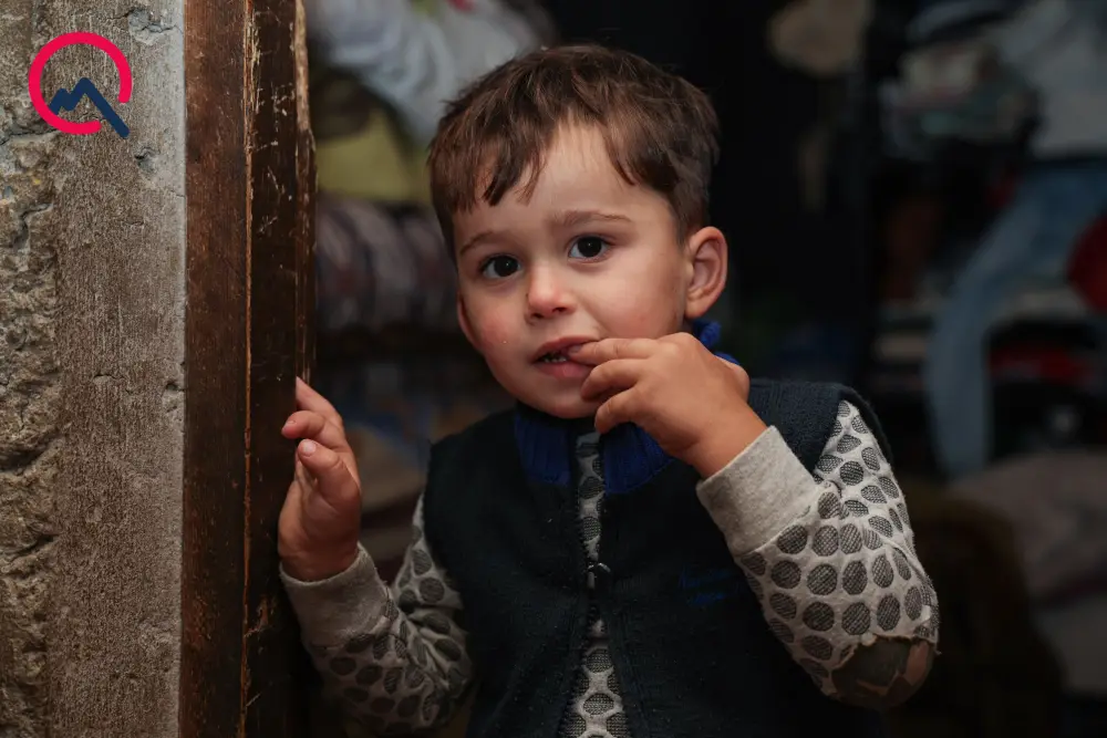 Bir otağa sığışan 10 uşaqlı ailə... - “Deyərlər ki, bu qədər uşaq nə vacibdir?!”