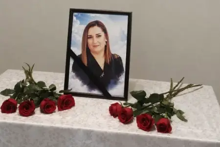 Dünyasını dəyişən direktoru son mənzilə alqışlarla yola saldılar - VİDEO