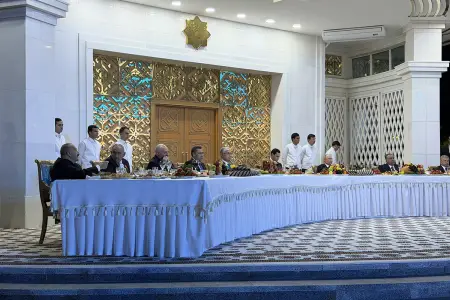Prezident Türkmənistanda Paşinyanla söhbətləşdi - Foto