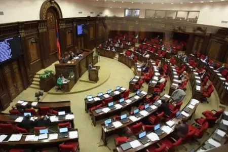 Ermənistan Ermənistanda hərbi xidmətə çağırış yaşı artırılır