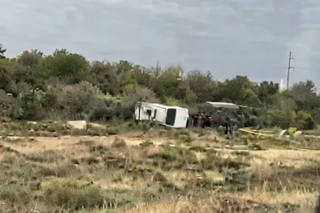Qaradağda avtobus aşdı, yaralılar var - Video