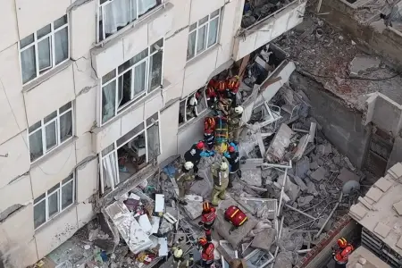 İstanbulda çökən binada ölənlərin sayı artdı