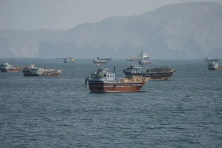 İran Hörmüz boğazından kənarda tankerlərə hücumları genişləndirdi