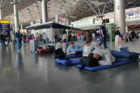 Moskvanın 4 aeroportunda uçuşlar dayandırıldı