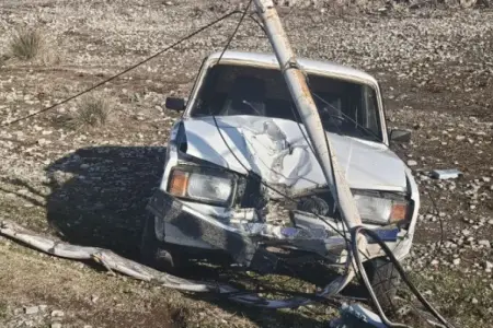 Qəzadan sağ çıxdı, maşından düşəndə tok vurub öldürdü