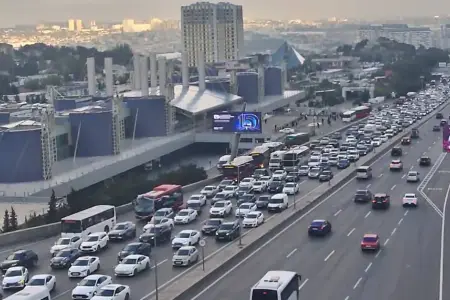 Bu yollarda tıxac var - SİYAHI 