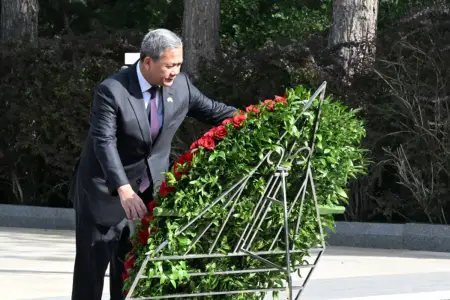 Kambocanın Baş naziri Heydər Əliyevin məzarını ziyarət etdi