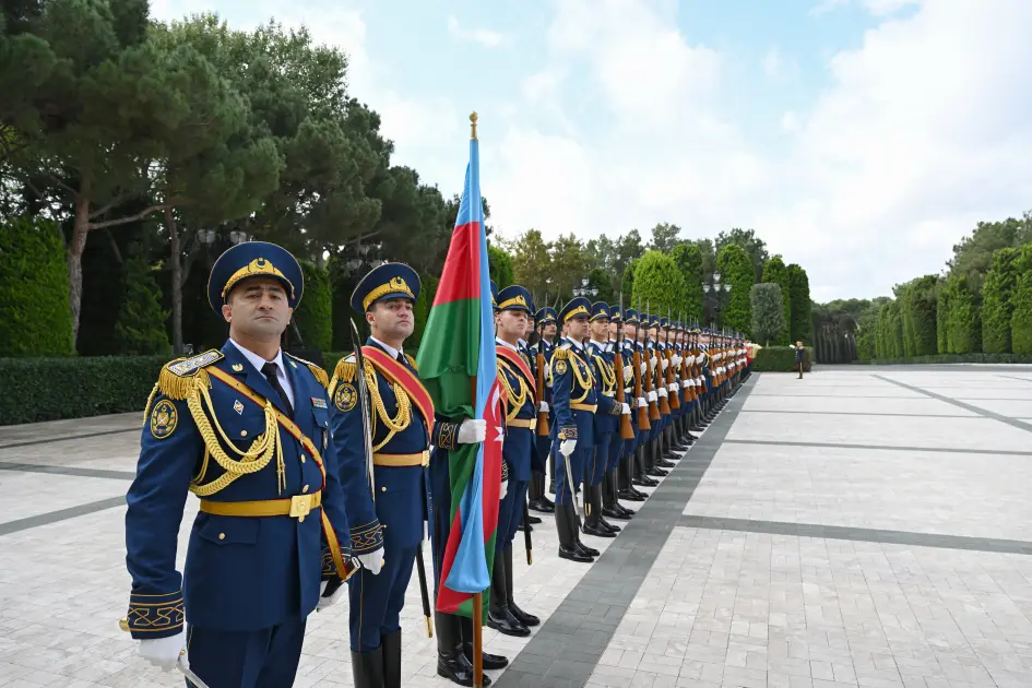 Laos Prezidentinin Bakıda rəsmi qarşılanma mərasimi oldu - FOTOLAR