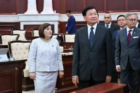 Laos Prezidenti Milli Məclisdə oldu - FOTOLAR