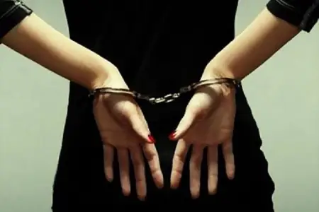 Ailəsi ilə istirahətə yollanan qadın ərini və azyaşlı oğlunu öldürdü