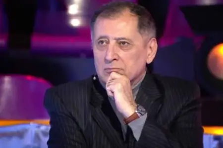 "Çinqaçuklar" bəyəm məktəbə dəbilqə ilə, əlində nizə ilə gəlməlidirlər?"