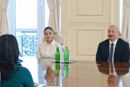 Prezident və xanımı onlarla görüşdü - Fotolar