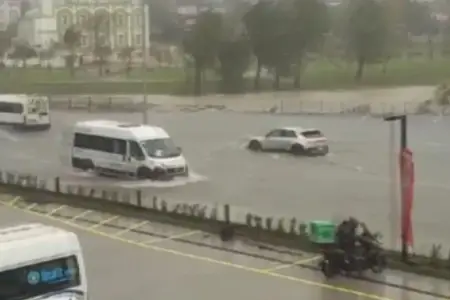 İstanbulda leysan səbəbindən dərslər distant formada keçiriləcək