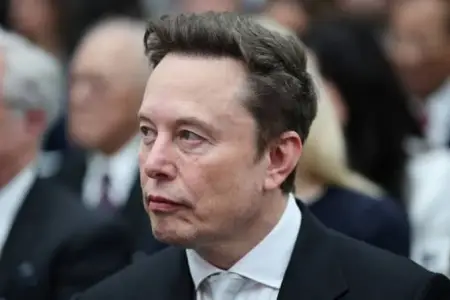 Fransalı nazir Elon Maskı ittiham etdi