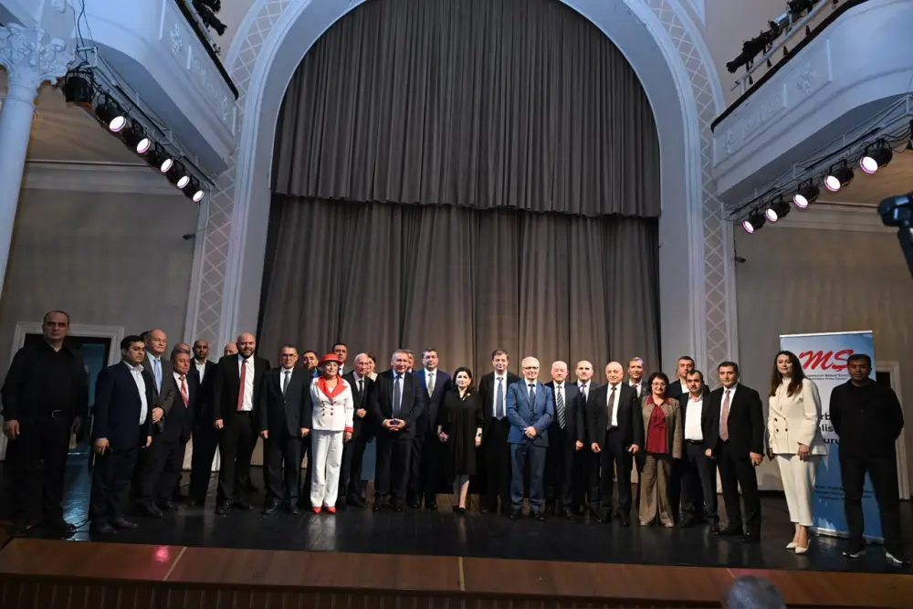 Azərbaycan jurnalistlərinin IX qurultayı keçirildi - FOTOLAR