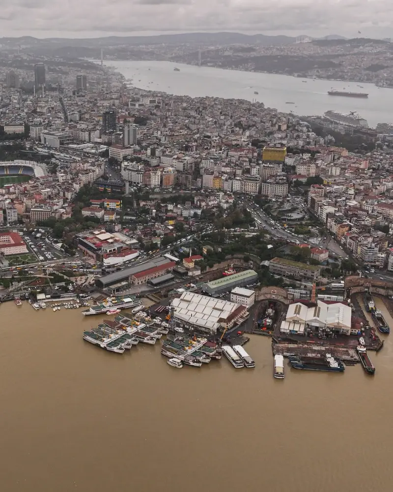 İstanbul boğazında fərqli mənzərə - Dəniz qəhvəyiyə boyandı-Fotolar