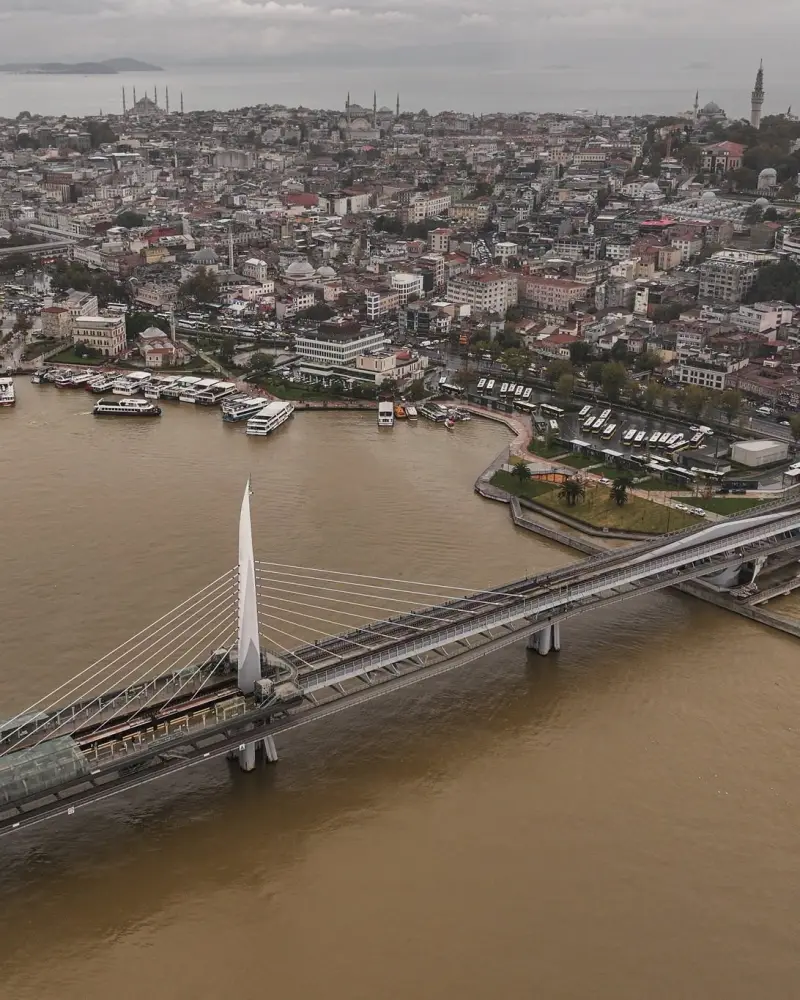 İstanbul boğazında fərqli mənzərə - Dəniz qəhvəyiyə boyandı-Fotolar