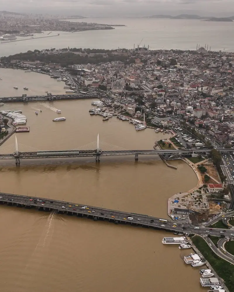 İstanbul boğazında fərqli mənzərə - Dəniz qəhvəyiyə boyandı-Fotolar