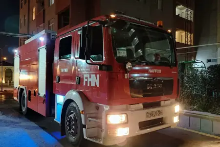 Bakıda 17 mərtəbəli binada yanğın oldu, sakinlər təxliyə edildi - FOTO