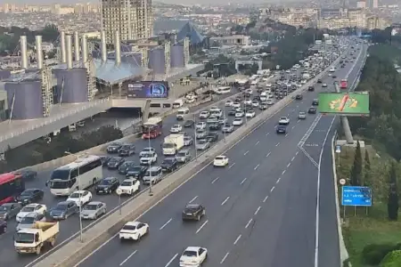 Bu yollarda tıxac var - SİYAHI 