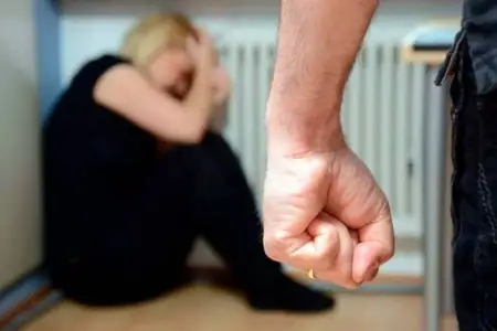Masazırda 65 yaşlı kişi özündən 16 yaş kiçik sevgilisini döydü
