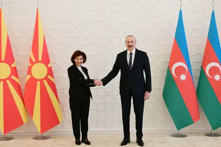 Həmkarı İlham Əliyevə zəng etdi