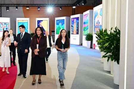 Leyla Əliyeva Səmərqənddə sərgi və memorial komplekslə tanış oldu - FOTOLAR