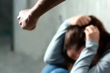 Bakıda kişi işə görə deyinən arvadını vəhşicəsinə döydü