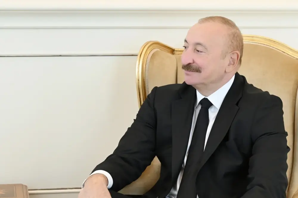 İlham Əliyev Fərhad Xəlilova "İstiqlal" ordenini təqdim etdi