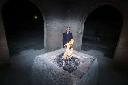 Hindistanın xarici işlər naziri Atəşgah məbədini ziyarət etdi