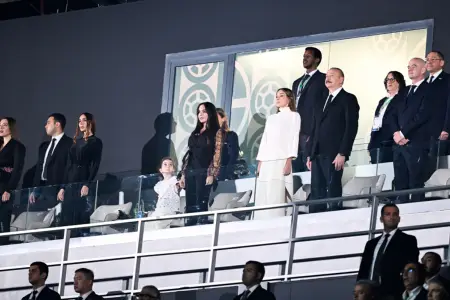 Prezident ailəsi ilə FIFA U-15 dünya çempionatının açılış mərasimini izləyir - Yenilənir