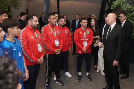 Prezidentin futbolçularla görüşündə maraqlı anlar - Video