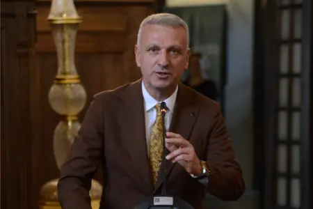Azərbaycana qarşı qarayaxma kampaniyası aparan Oktay Saral sabah istefa verəcək