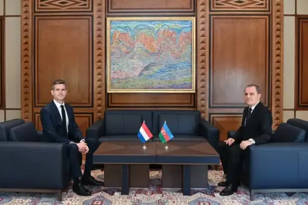Ceyhun Bayramovun niderlandlı həmkarı ilə görüşü başladı