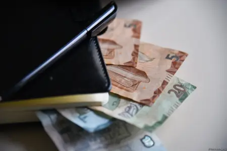 Əli Əsədov bu şəxslərin maaşları ilə bağlı qərar imzaladı